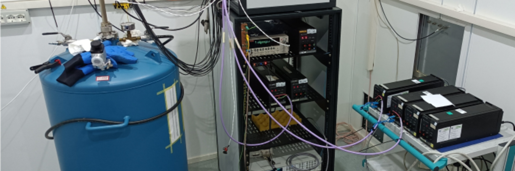 Laboratorio del campione quantistico di tensione elettrica